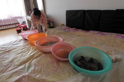 田林楼上漏水，住户失联，小区没物管，业主维权难！律师来支招……